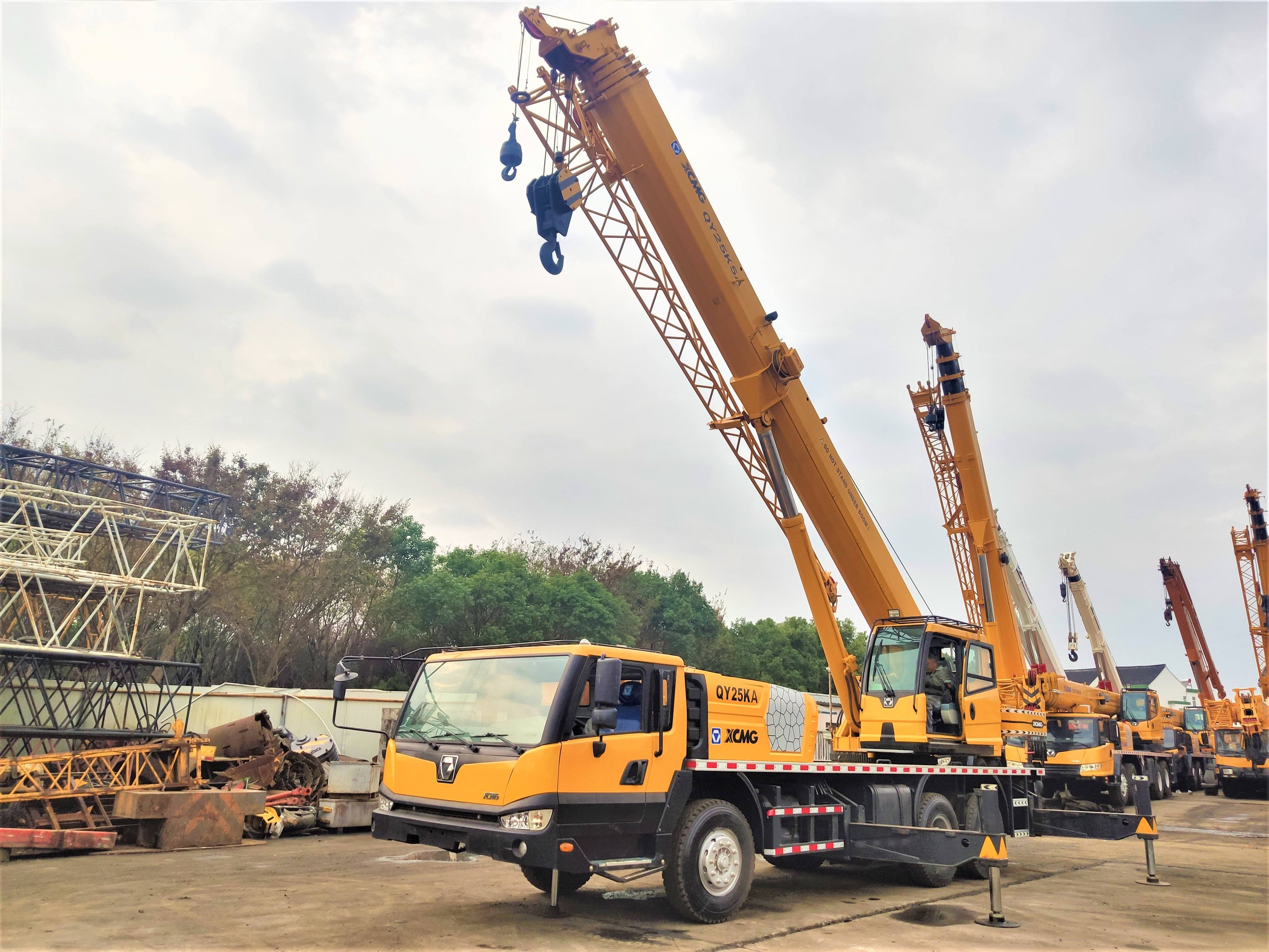 Hot New condition 4 ton truck mounted crane hydraulic truck crane